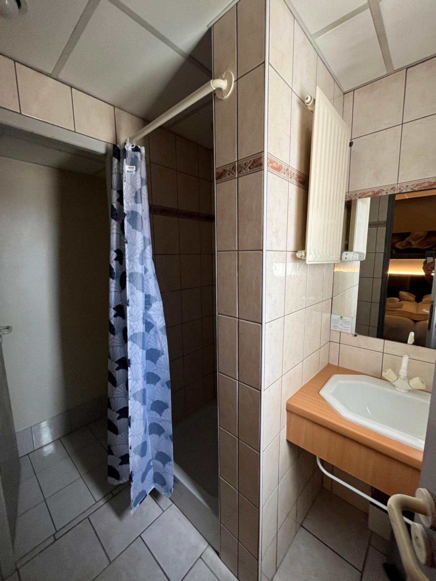Brit Hotel Le Vesoul Esterno foto